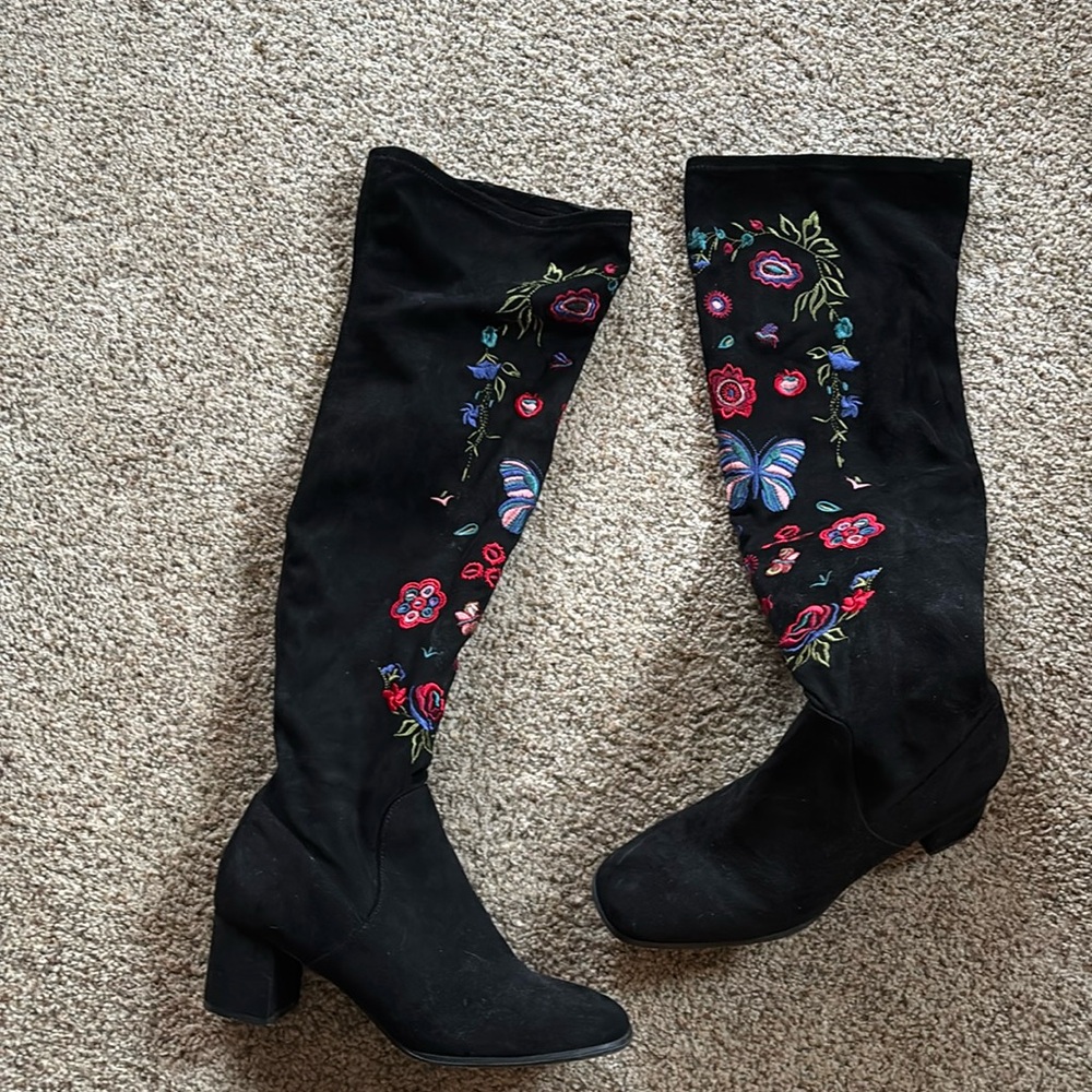 2.25” heels black suede materiall. Zippered sides